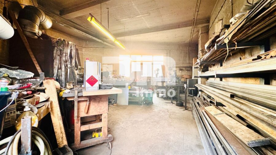 Modernisierter Gewerbekomplex (2 Gebäudeteile) mit langfristigem Mieter + freie Flächen im OG - Gebäude 4 EG Lager